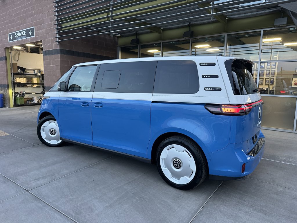 Used 2025 Volkswagen ID. Buzz 1st Edition image 4