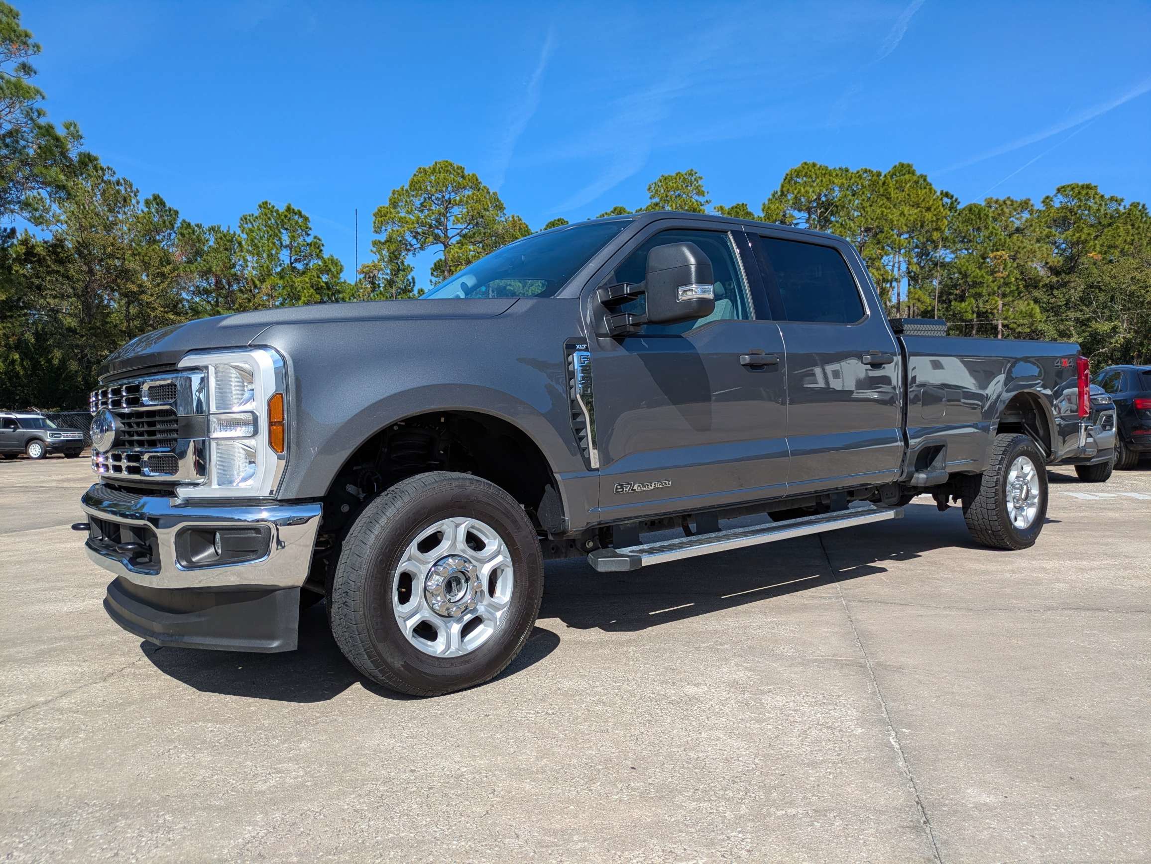 Used 2025 Ford F250 XLT AWD/4WD image 2