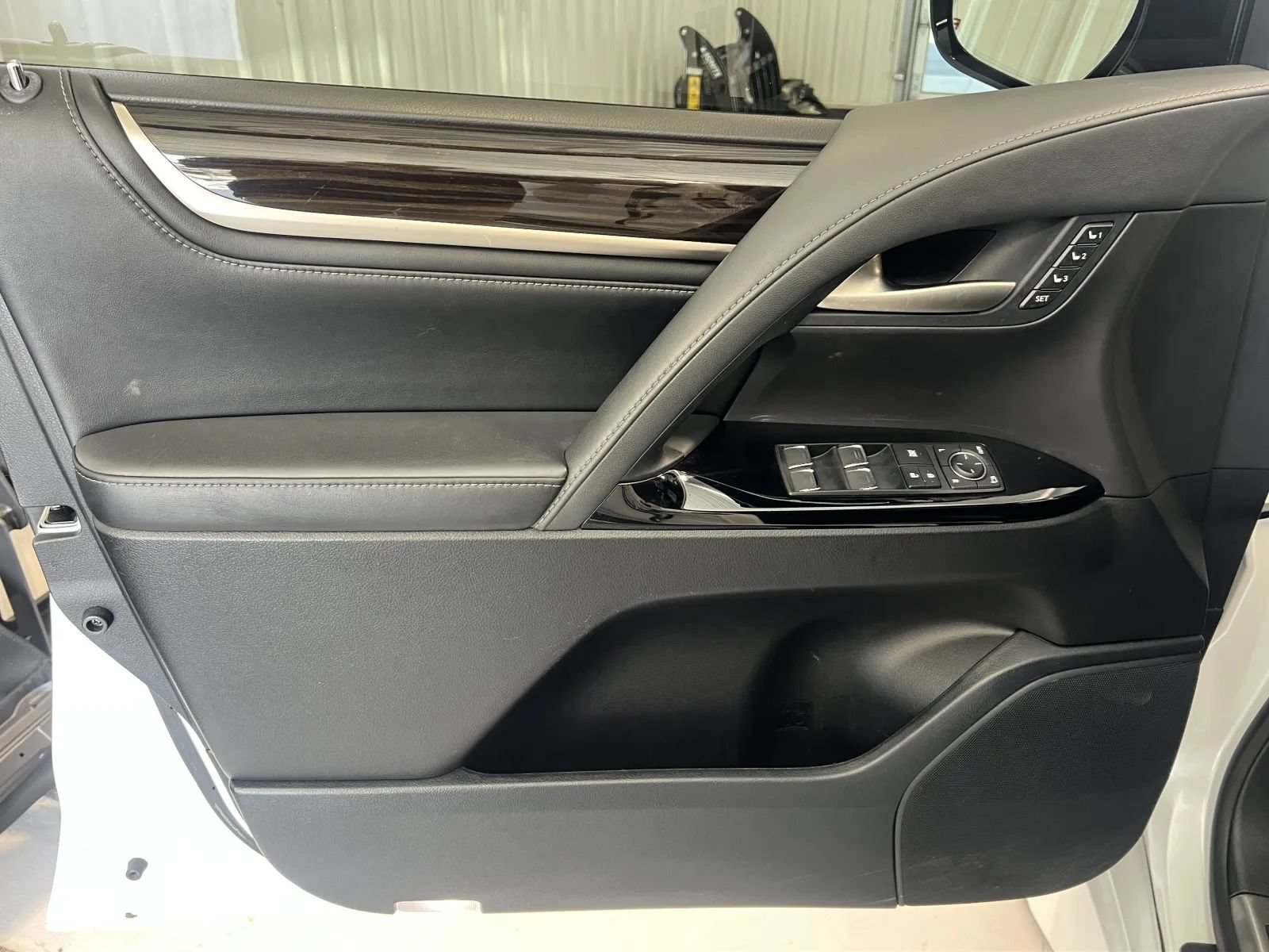 Used 2021 Lexus LX 570 4WD w/ Sport Package image 9