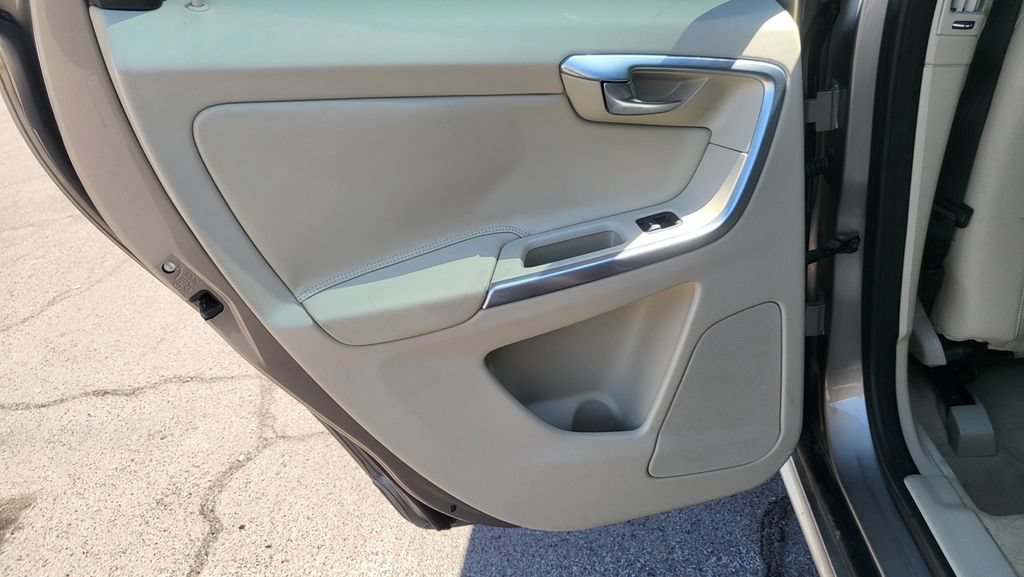 Used 2015 Volvo XC60 T5 Premier w/ Protection Package FWD image 23