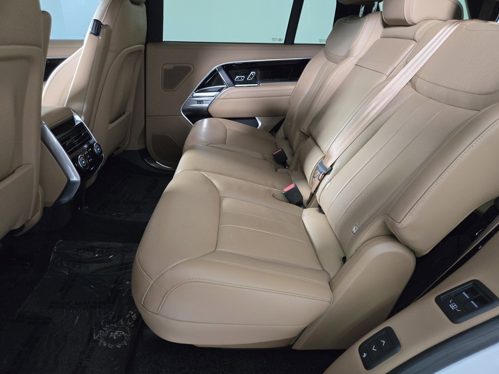 Used 2025 Land Rover Range Rover Long Wheelbase SE image 13