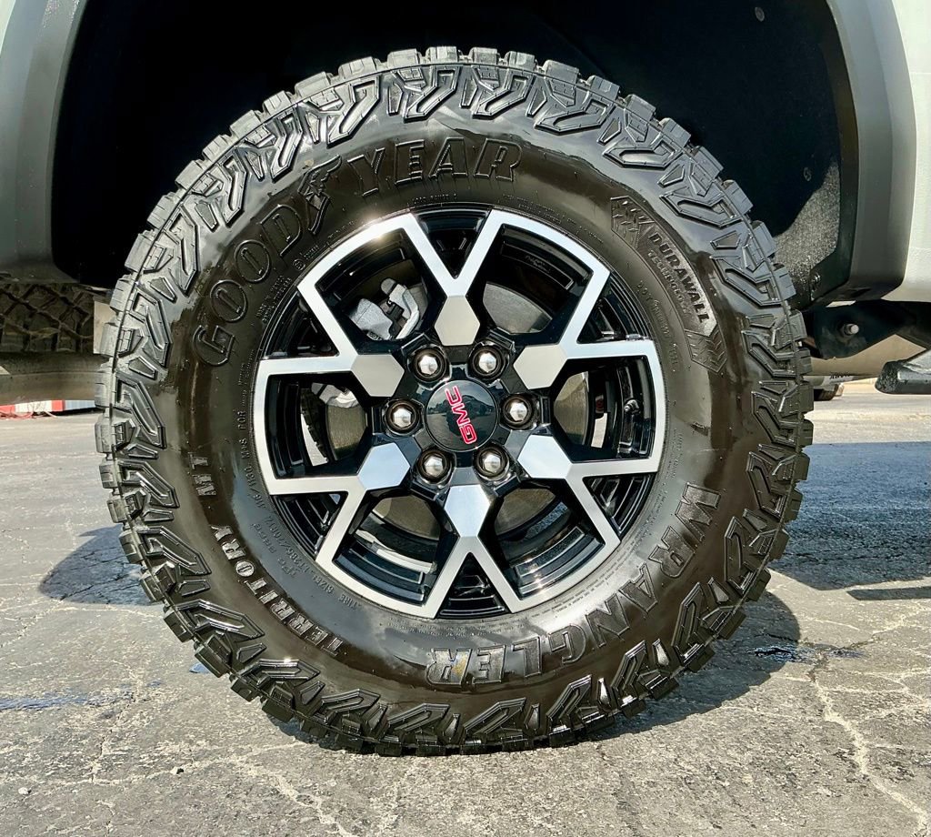 Used 2024 GMC Canyon AT4X image 22