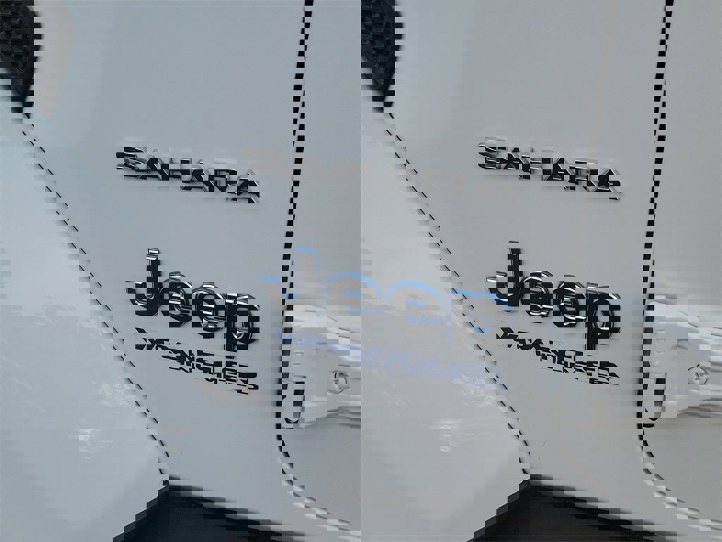 Used 2021 Jeep Wrangler Unlimited Sahara w/ Cold Weather Group image 26