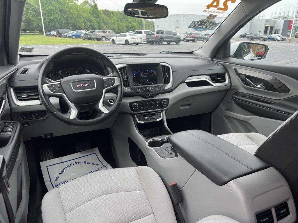 Used 2024 GMC Terrain SLE image 11