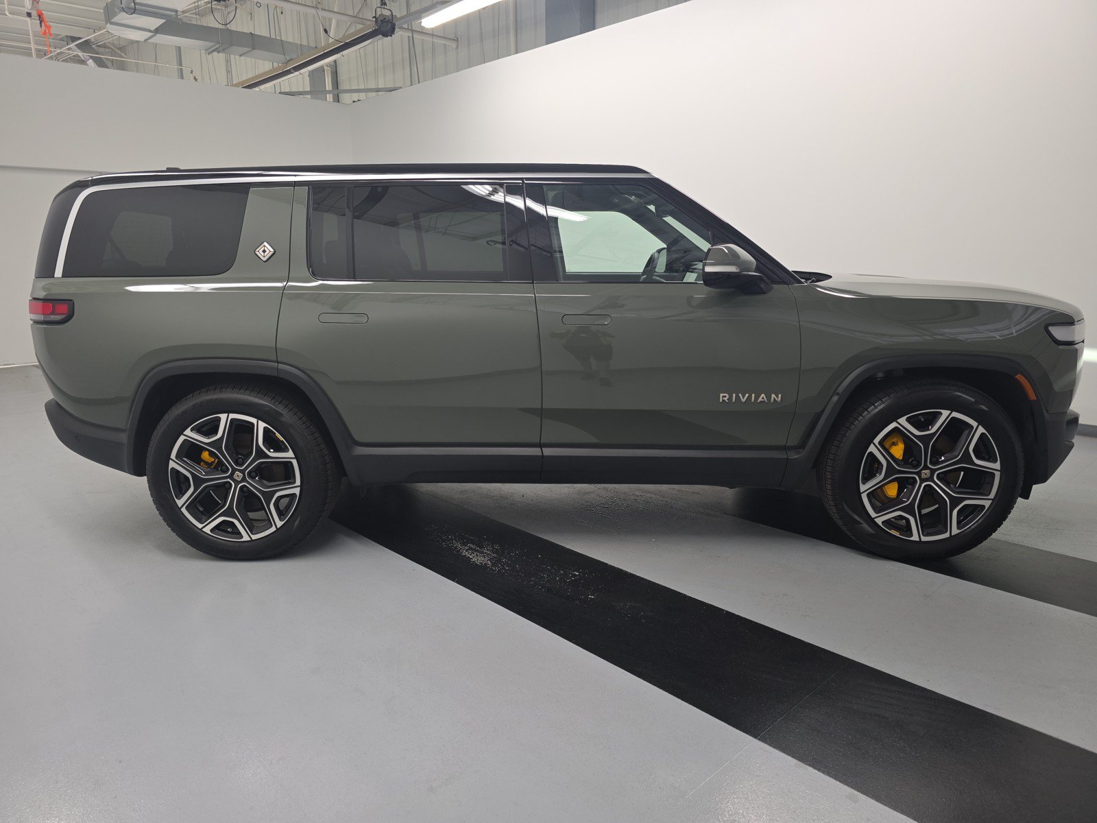 Used 2023 Rivian R1S Launch Edition AWD/4WD image 6