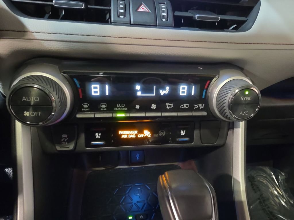Used 2021 Toyota RAV4 Limited image 17