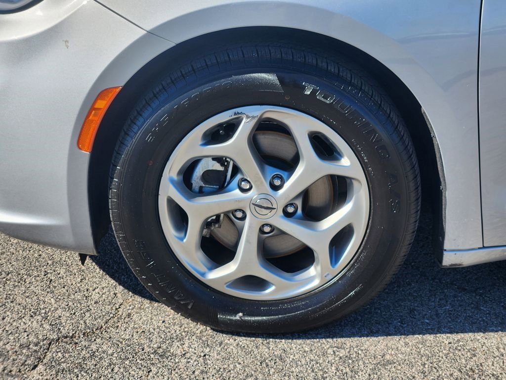 Used 2024 Chrysler Pacifica Limited image 12