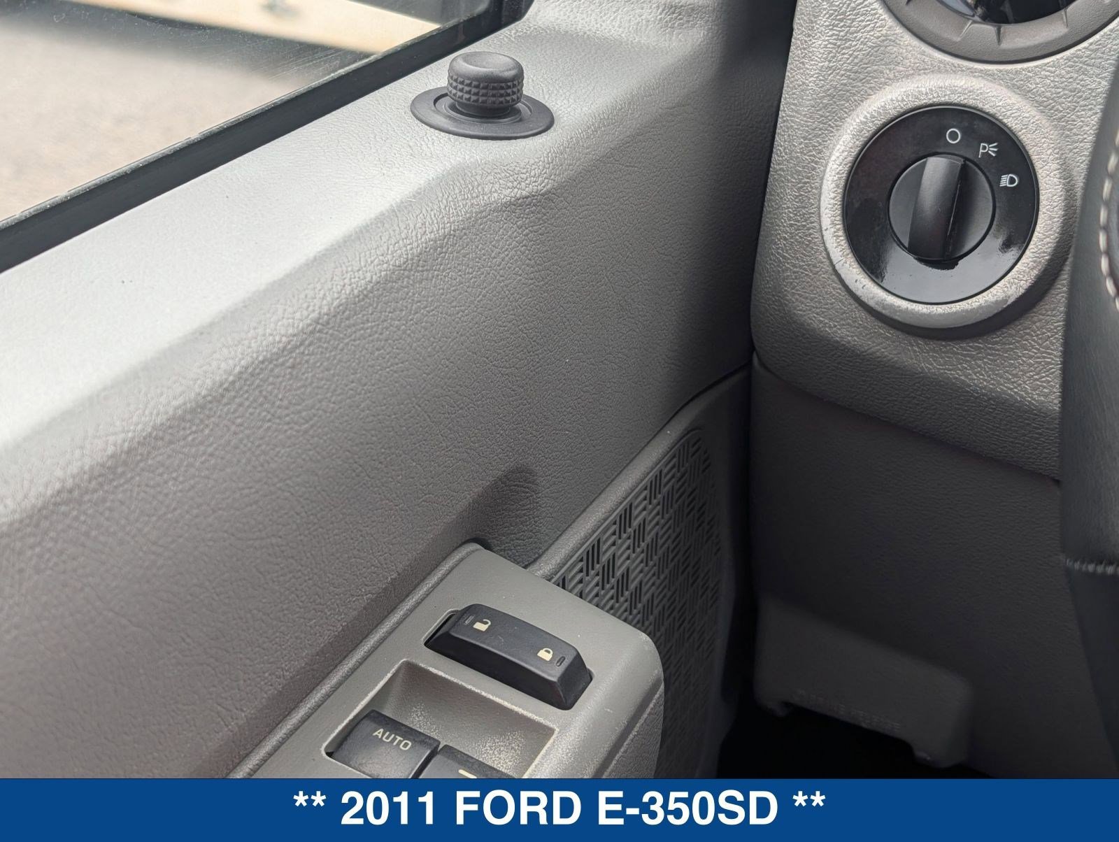 Used 2011 Ford E-350 and Econoline 350 XLT image 24