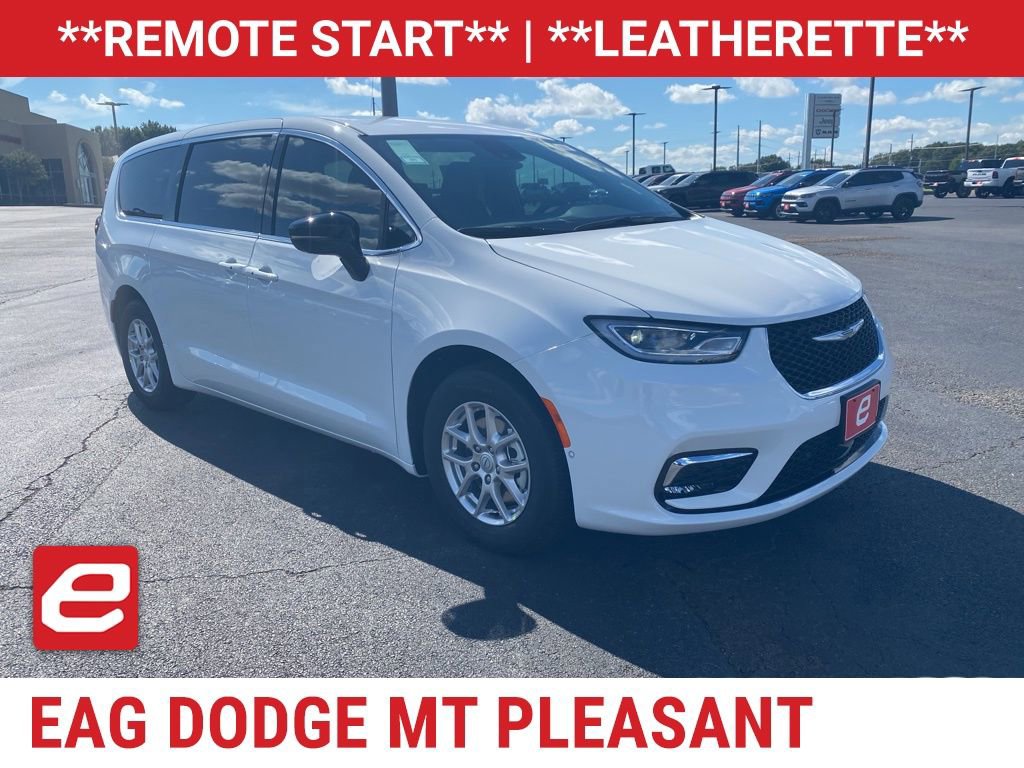 New 2026 Chrysler Pacifica Select