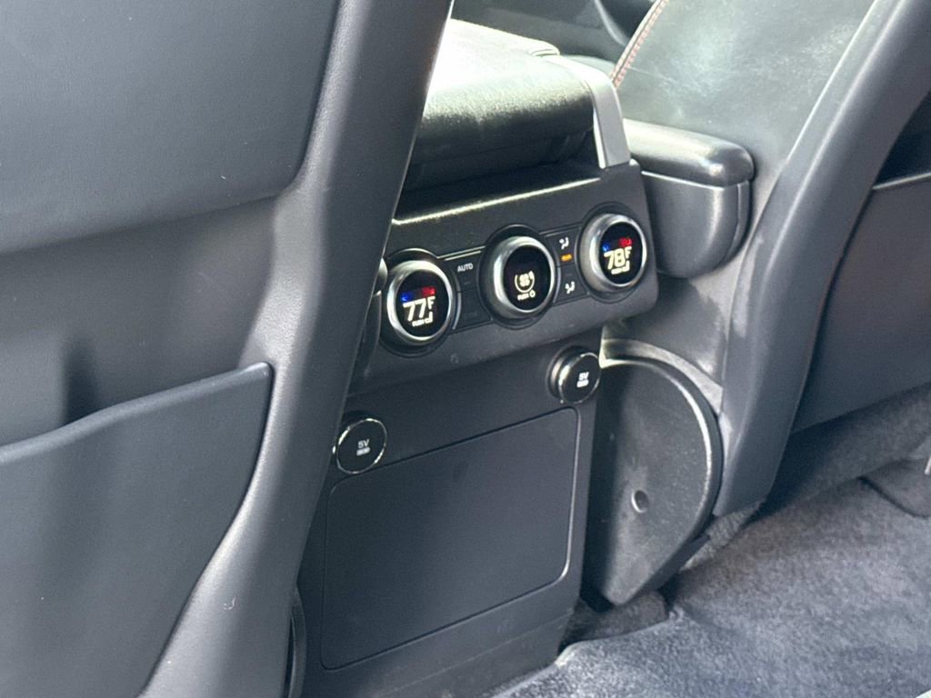 Used 2020 Land Rover Discovery HSE image 18