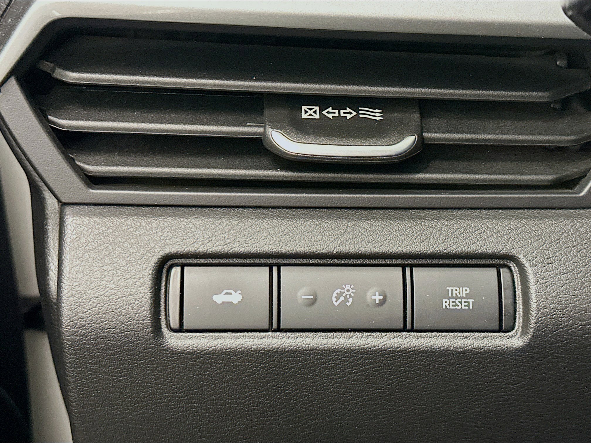 Used 2024 Nissan Altima 2.5 SV image 17