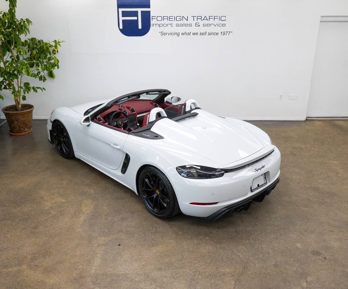 Used 2020 Porsche 718 Boxster Spyder RWD image 34