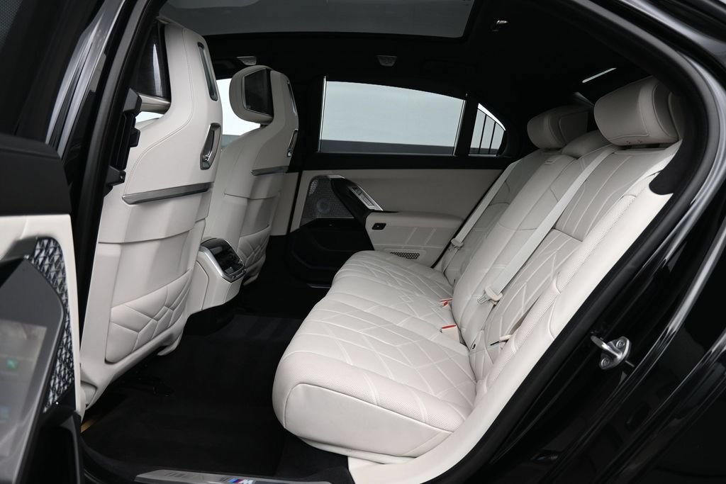 Used 2023 BMW 760i xDrive w/ Luxury Rear Seating Package AWD/4WD image 24
