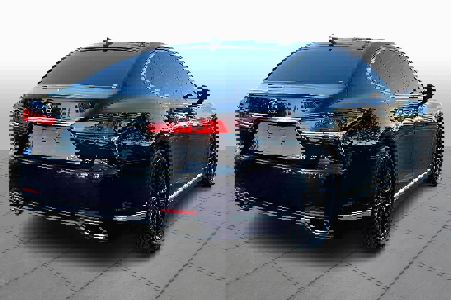 Used 2018 Lexus LS 500 AWD w/ Luxury Package image 13