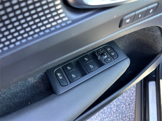 Used 2021 Volvo XC40 T5 R-Design w/ Climate Package image 19