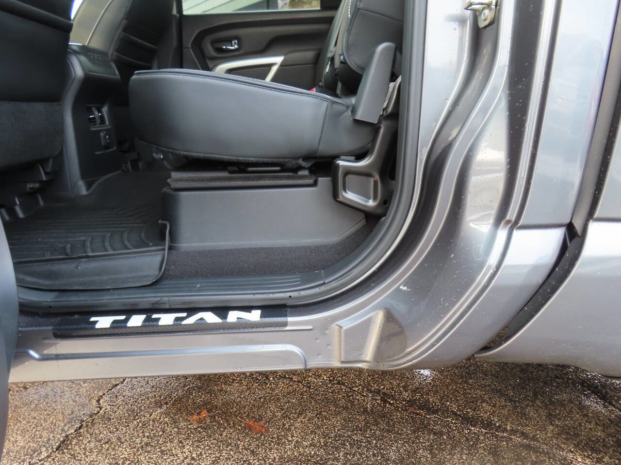 Used 2017 Nissan Titan PRO-4X image 30