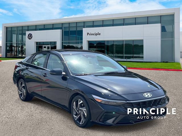 Used 2025 Hyundai Elantra Limited FWD image 3