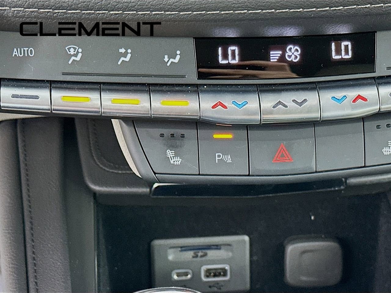 Used 2022 Cadillac XT4 Premium Luxury w/ Safety Alert Package image 23