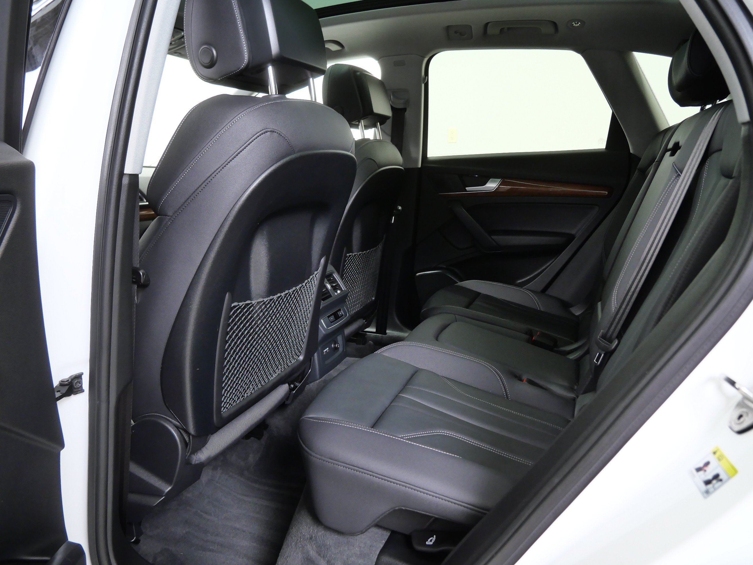 Used 2023 Audi Q5 e Premium w/ Convenience Package AWD/4WD image 16