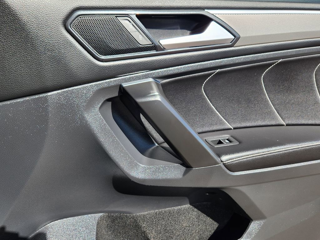 Used 2022 Volkswagen Tiguan SE R-Line image 20