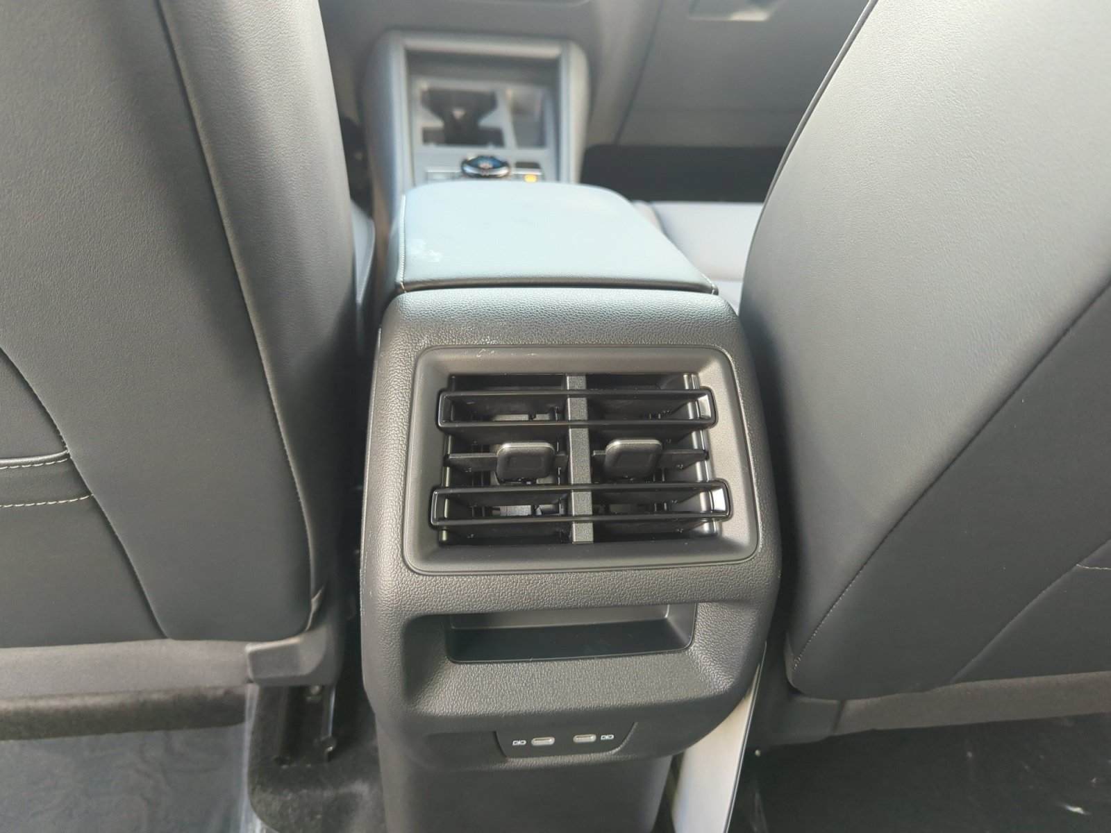New 2026 Volkswagen Tiguan SE R-Line FWD image 30
