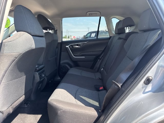 Used 2025 Toyota RAV4 XLE AWD/4WD image 12