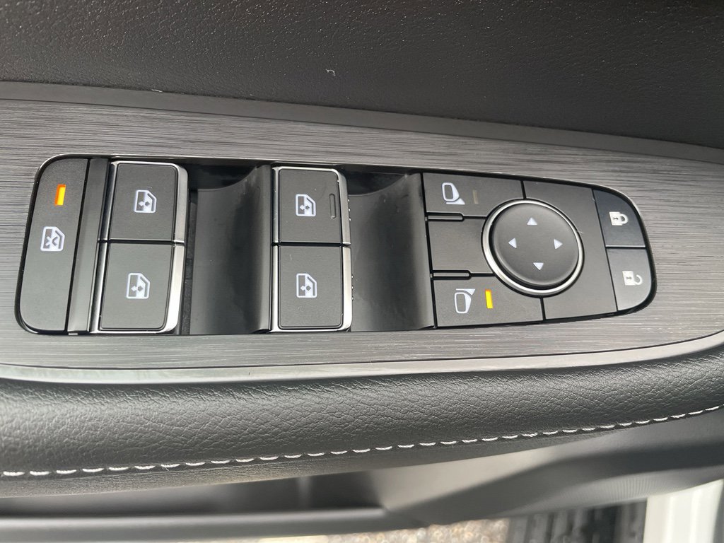 New 2026 Nissan Armada SV image 9