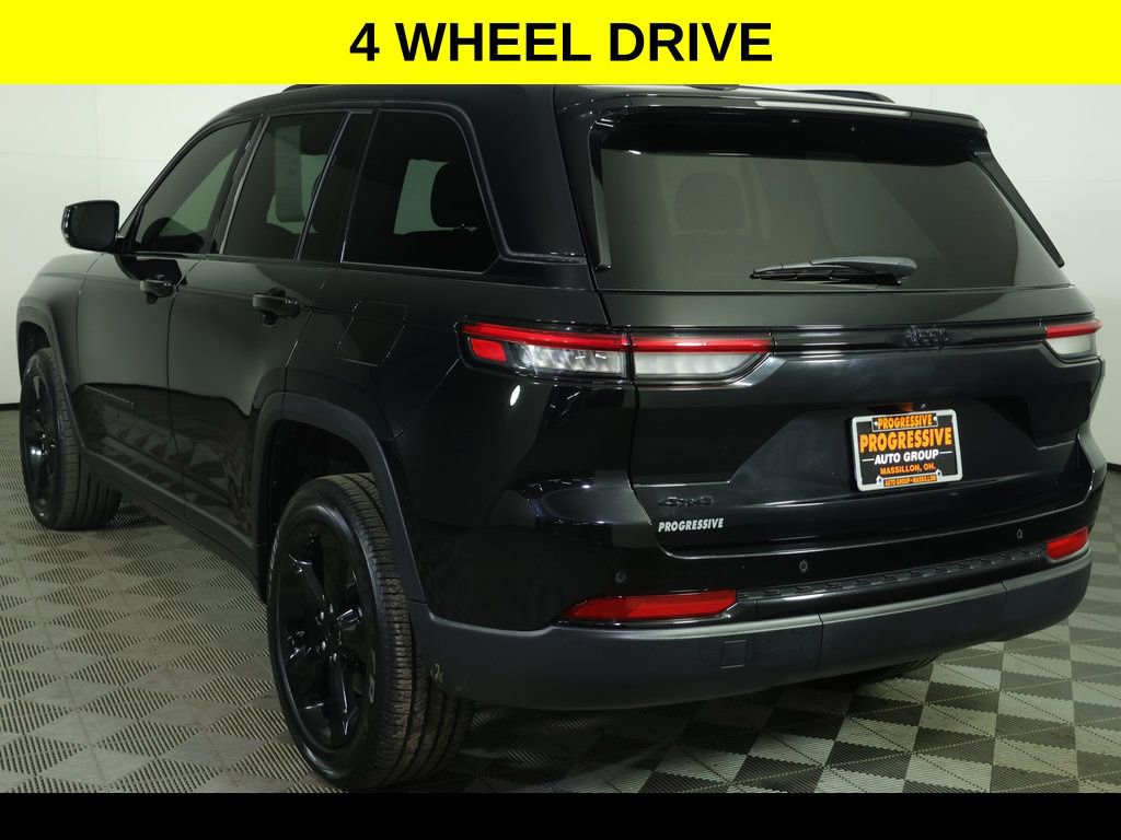 Used 2023 Jeep Grand Cherokee Altitude image 5