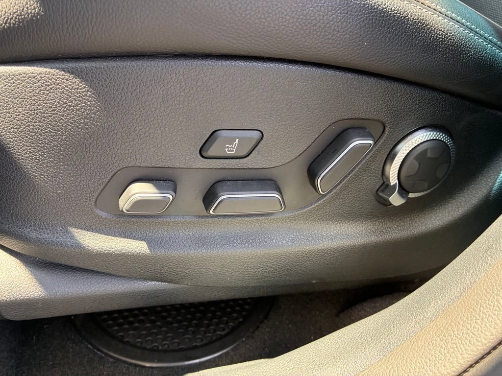 Used 2023 Genesis GV70 2.5T w/ Sport Prestige Package AWD/4WD image 19