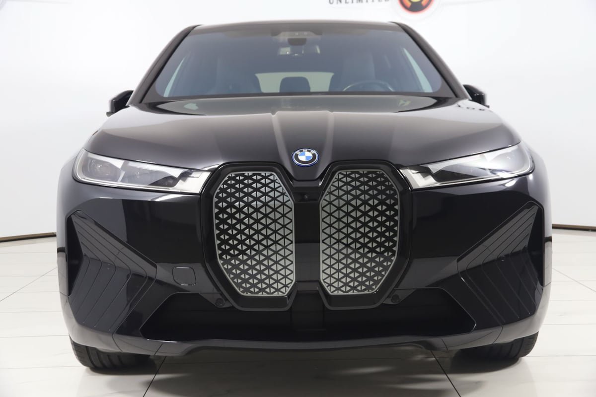 Used 2023 BMW iX xDrive50 w/ Sport Package AWD/4WD image 59