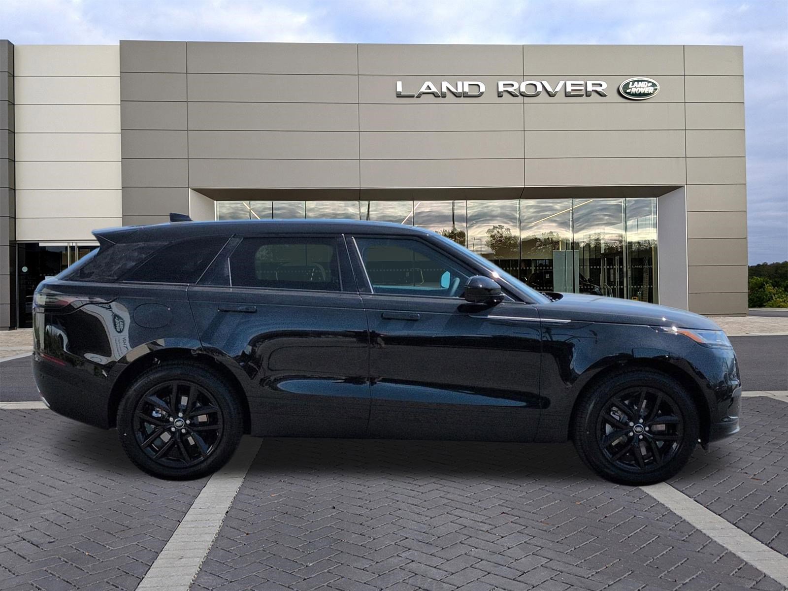 New 2026 Land Rover Range Rover Velar S AWD/4WD image 4