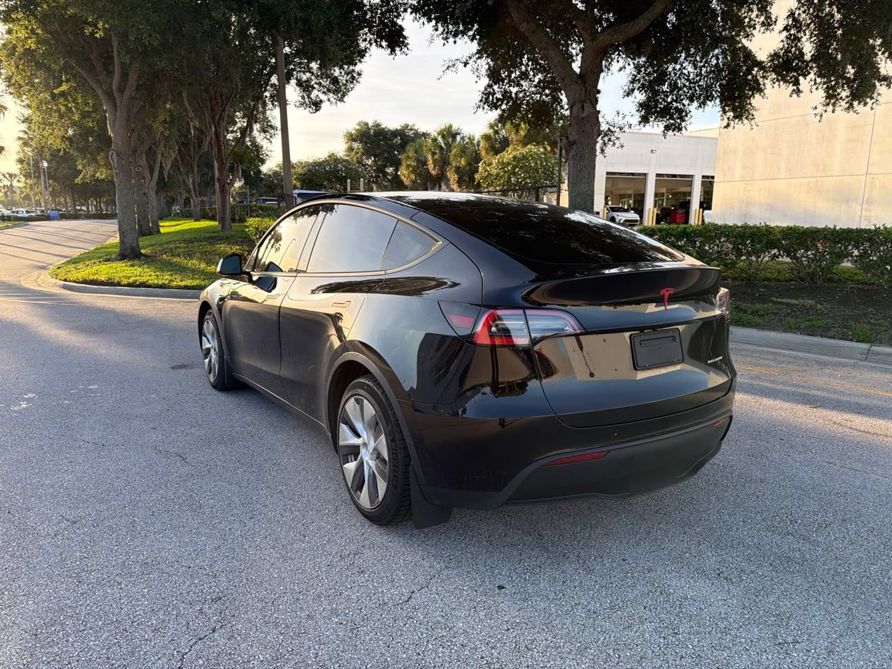 Used 2021 Tesla Model Y Long Range AWD/4WD image 3