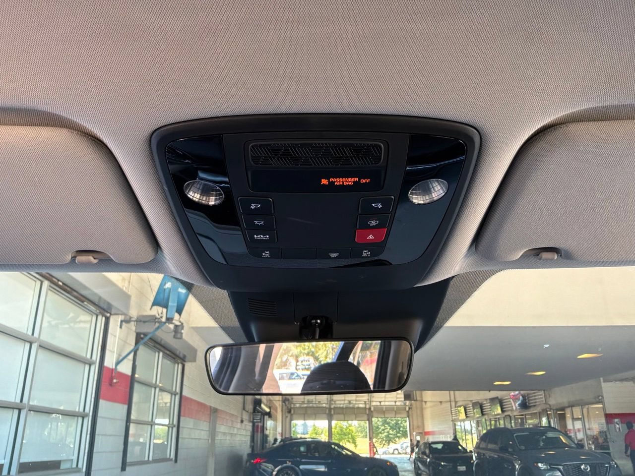 Used 2026 Kia Carnival FWD image 16
