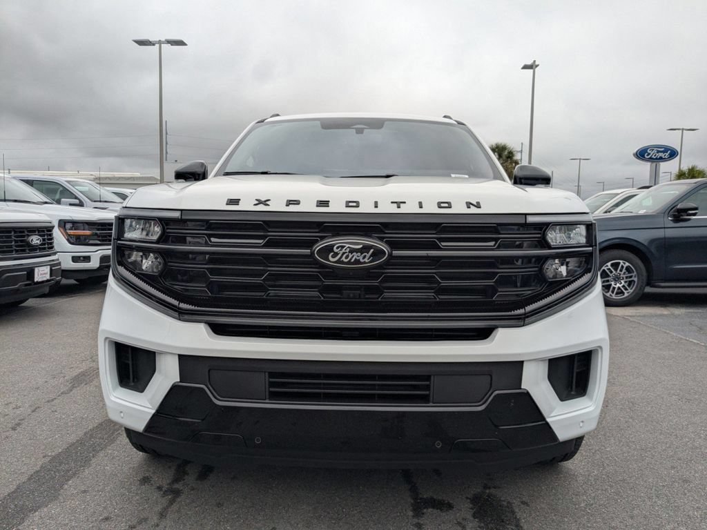 Used 2025 Ford Expedition Platinum w/ Stealth Performance Package AWD/4WD image 9