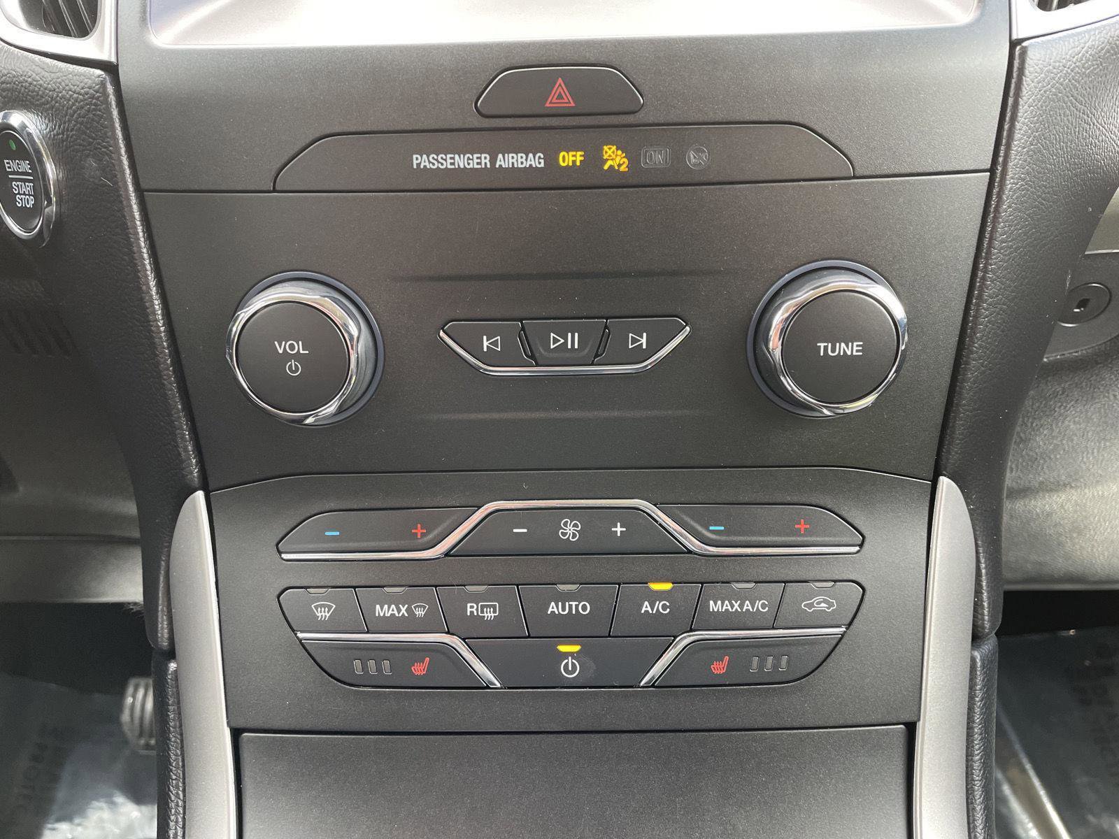 Used 2019 Ford Edge SEL w/ Equipment Group 201A AWD/4WD image 26