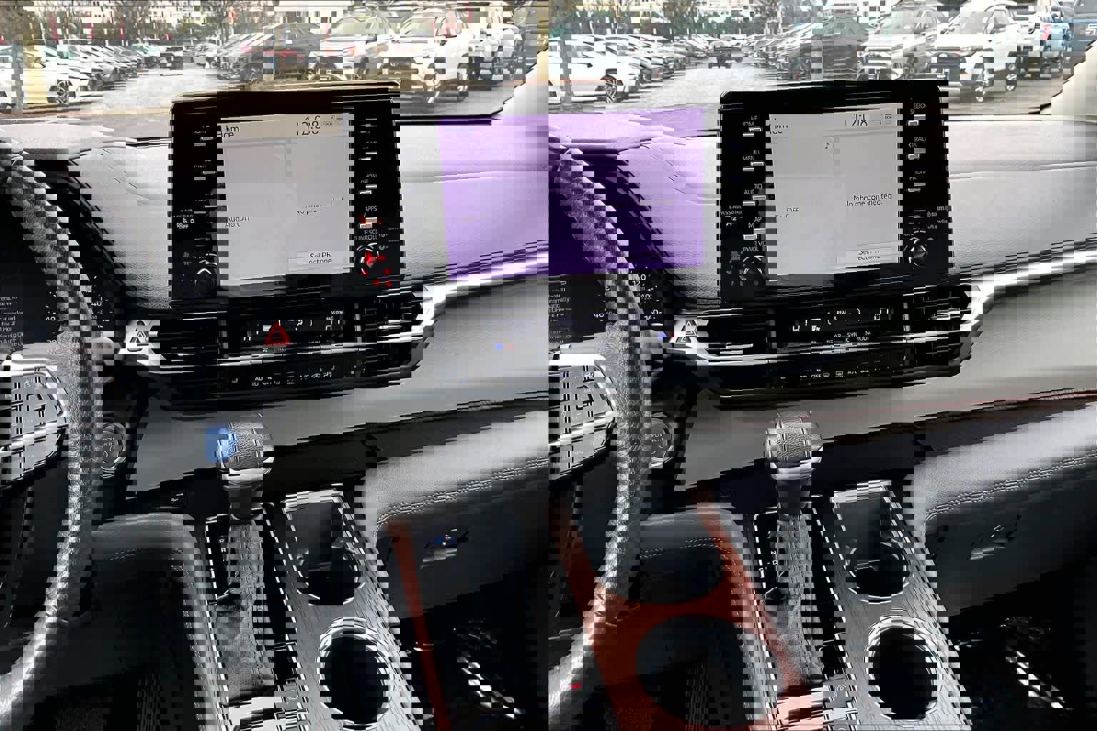 Used 2023 Toyota Sienna XLE image 6