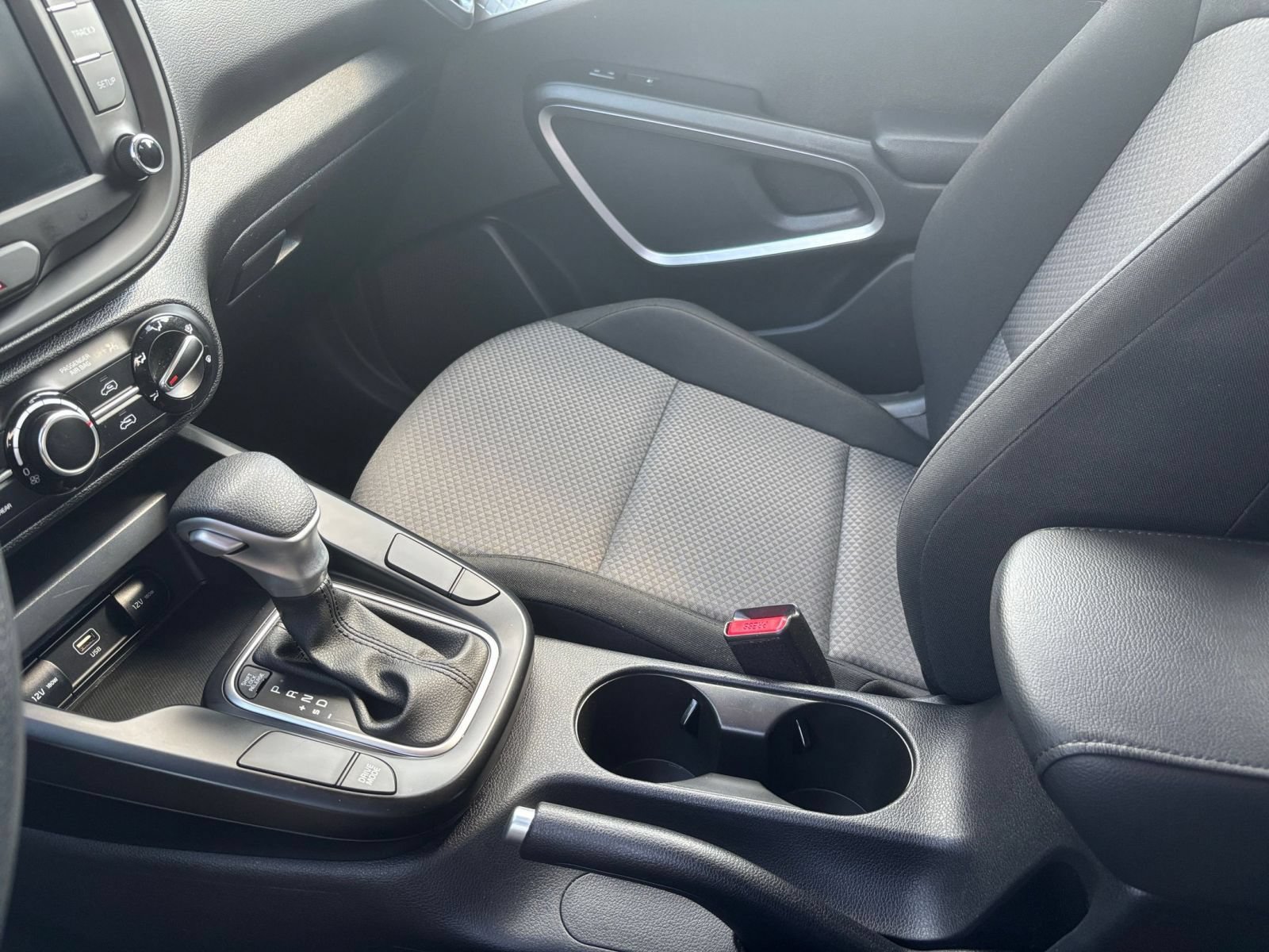 Used 2025 Kia Soul LX w/ LX Technology Package FWD image 38