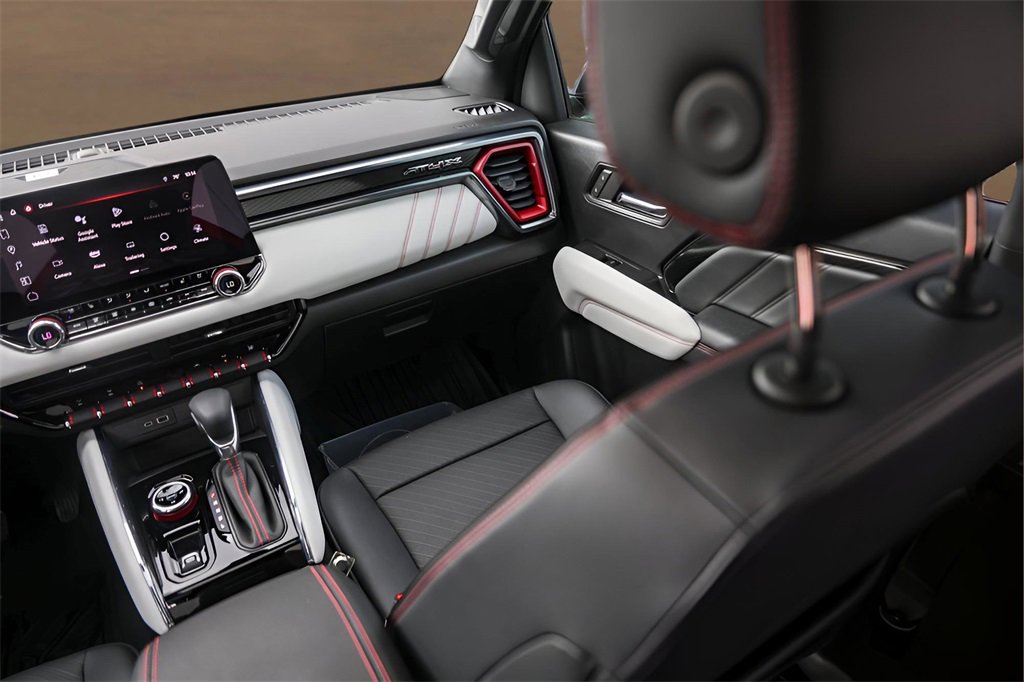 Used 2024 GMC Canyon AT4X image 29