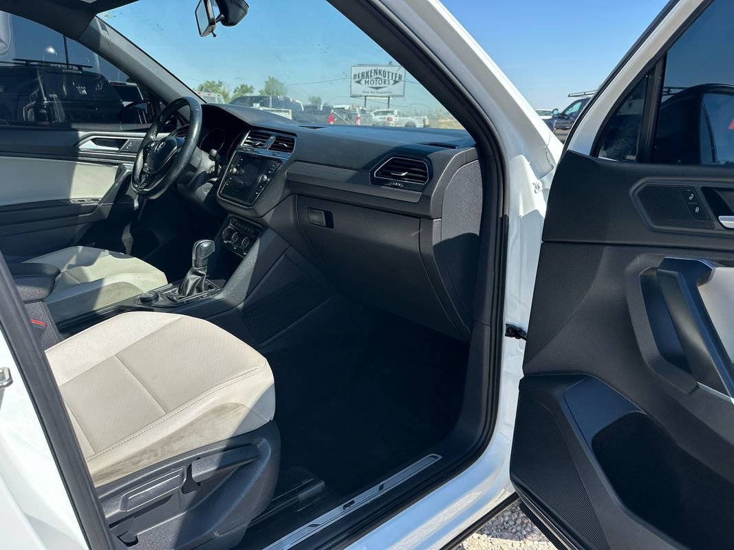 Used 2020 Volkswagen Tiguan SE R-Line w/ 3rd Row Seat Package image 14
