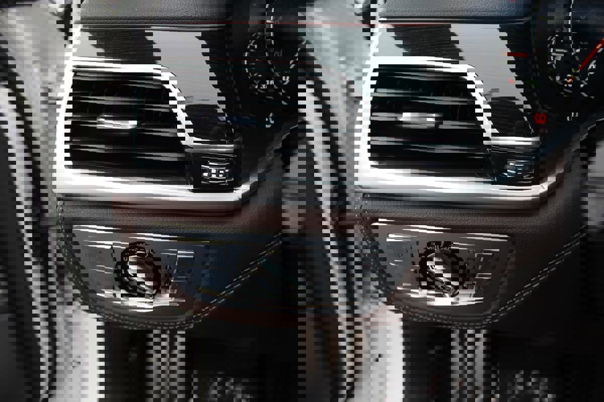 Used 2018 BMW 740i image 31