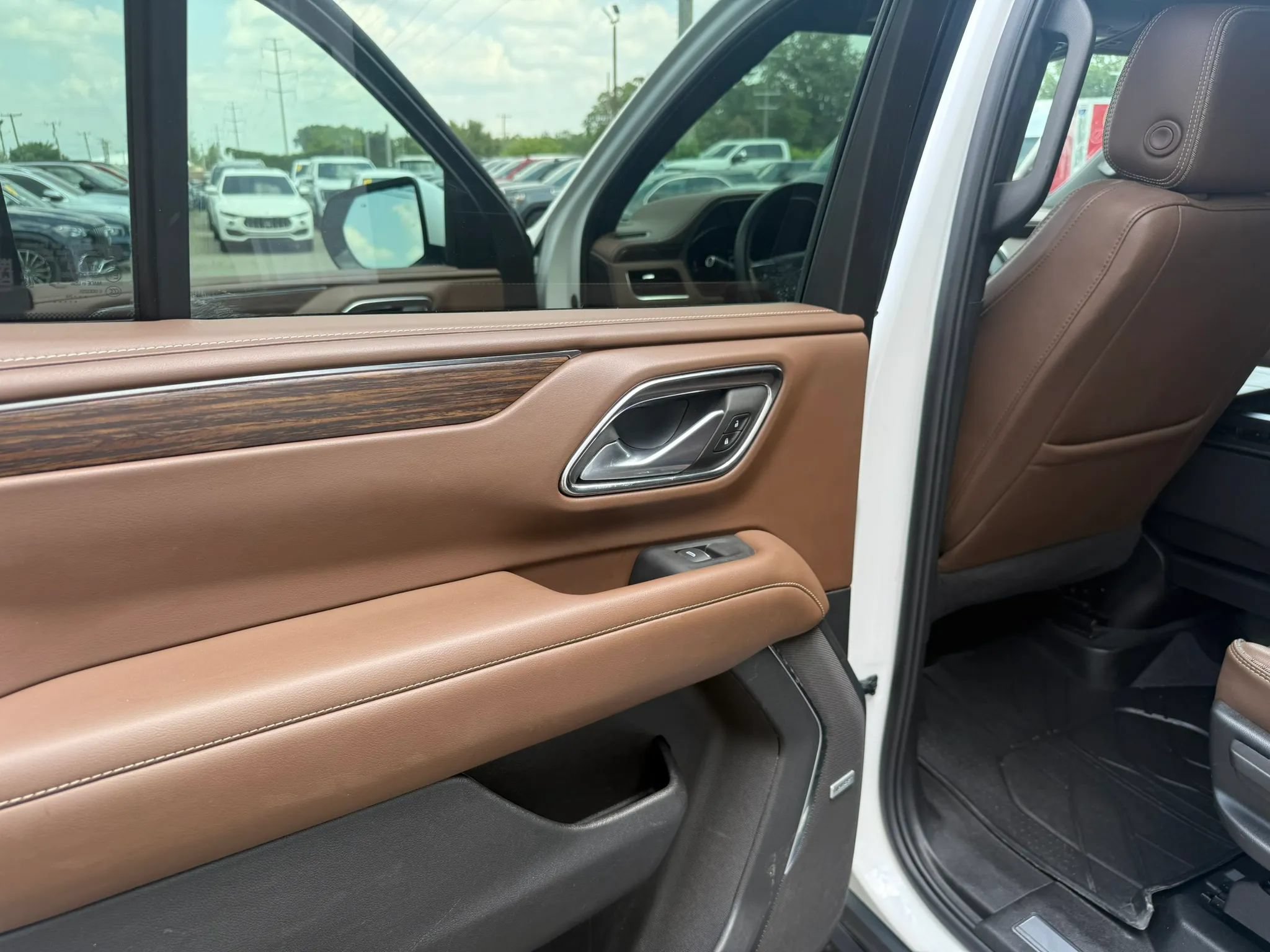 Used 2024 Chevrolet Tahoe High Country w/ Advanced Technology Package AWD/4WD image 27