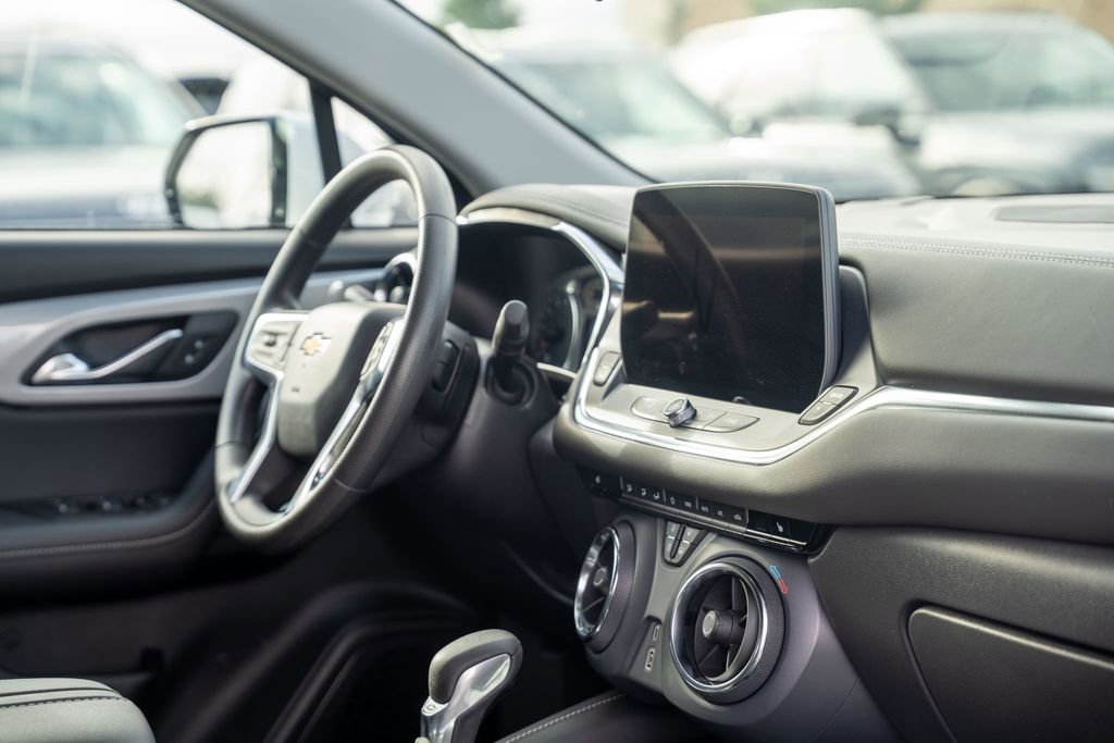 Used 2025 Chevrolet Blazer LT image 11