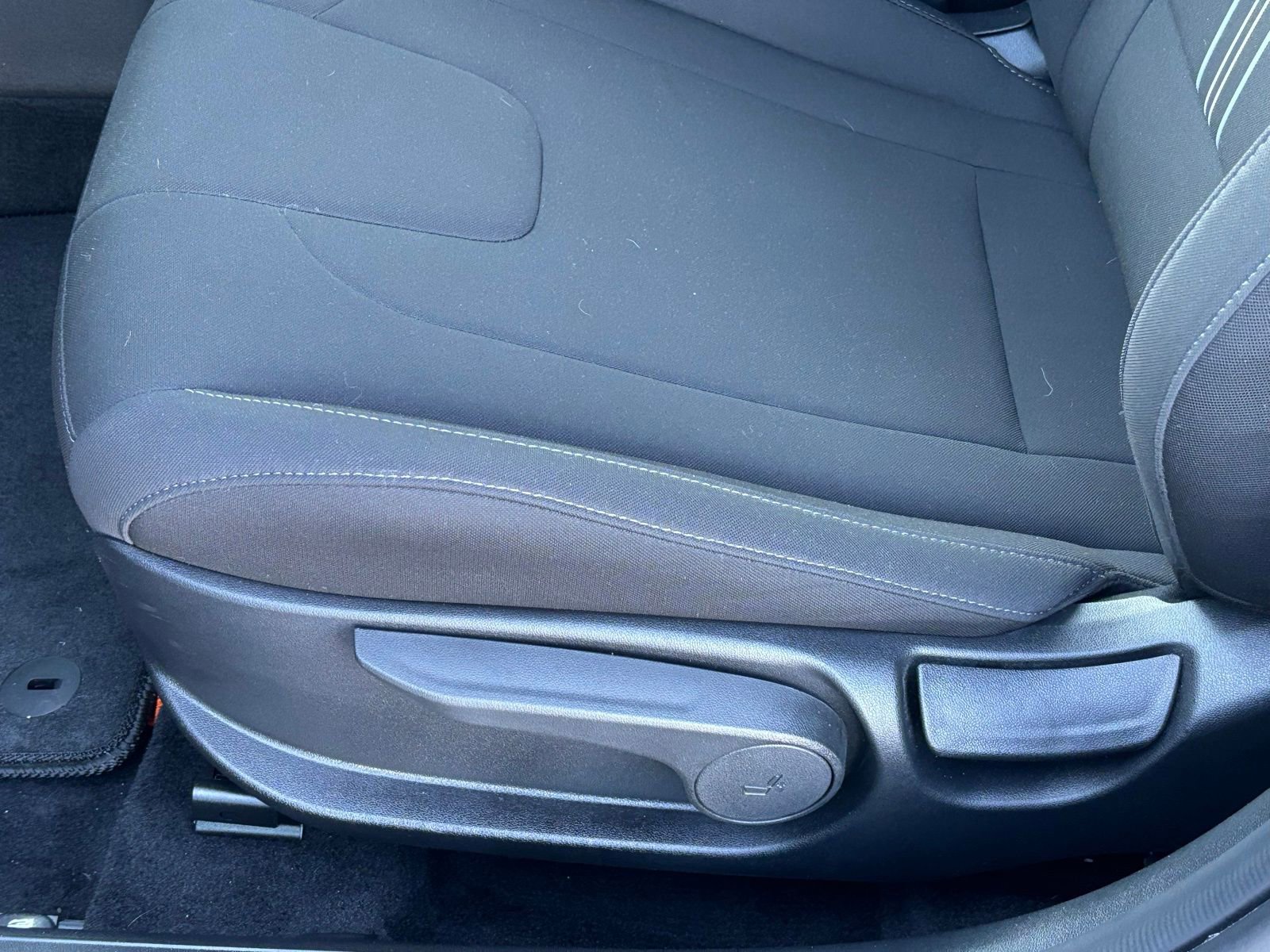 Certified 2025 Hyundai Elantra Sport image 14