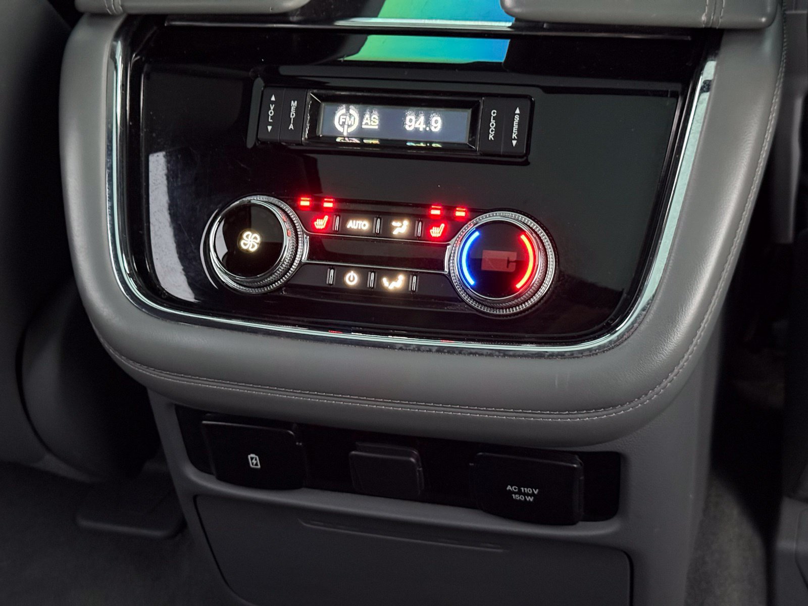 Used 2018 Lincoln Navigator Select RWD image 17