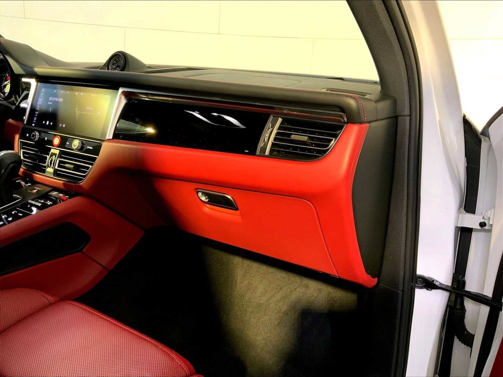 Certified 2023 Porsche Macan S w/ Premium Package Plus image 22