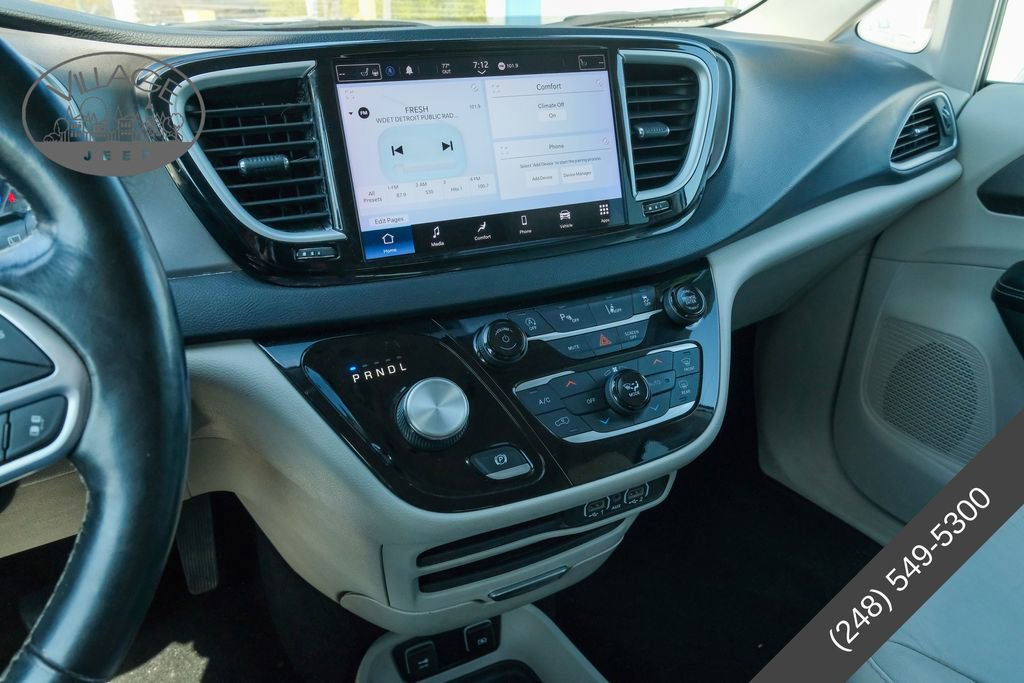 Used 2021 Chrysler Pacifica Touring-L FWD image 21