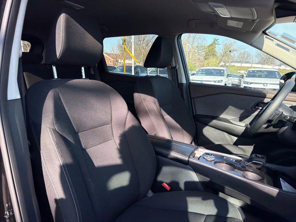 Used 2023 Nissan Rogue S image 33