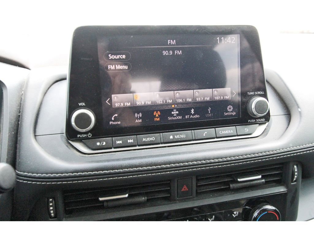 Used 2023 Nissan Rogue S image 17