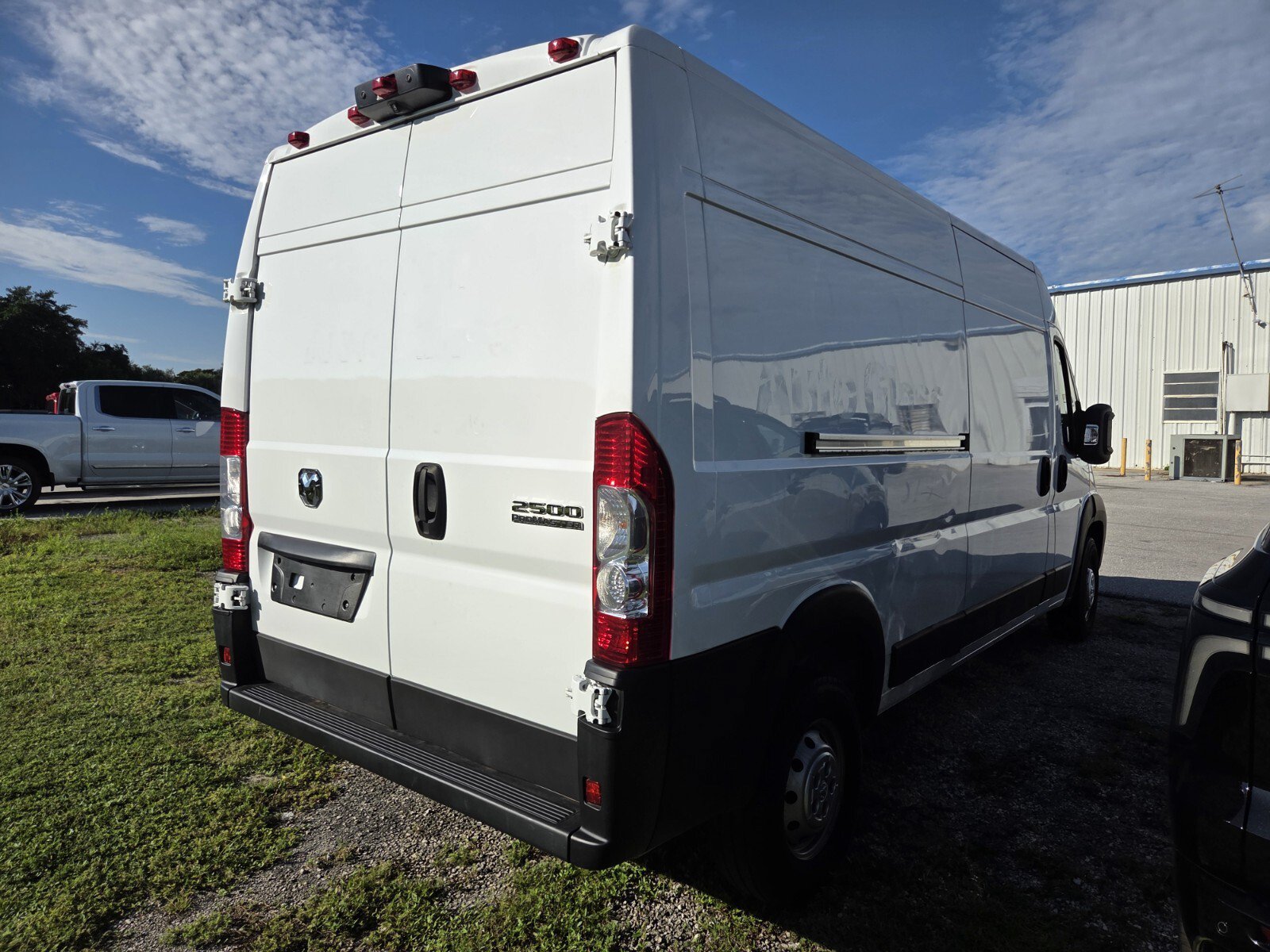 Used 2023 RAM ProMaster 2500 FWD image 3
