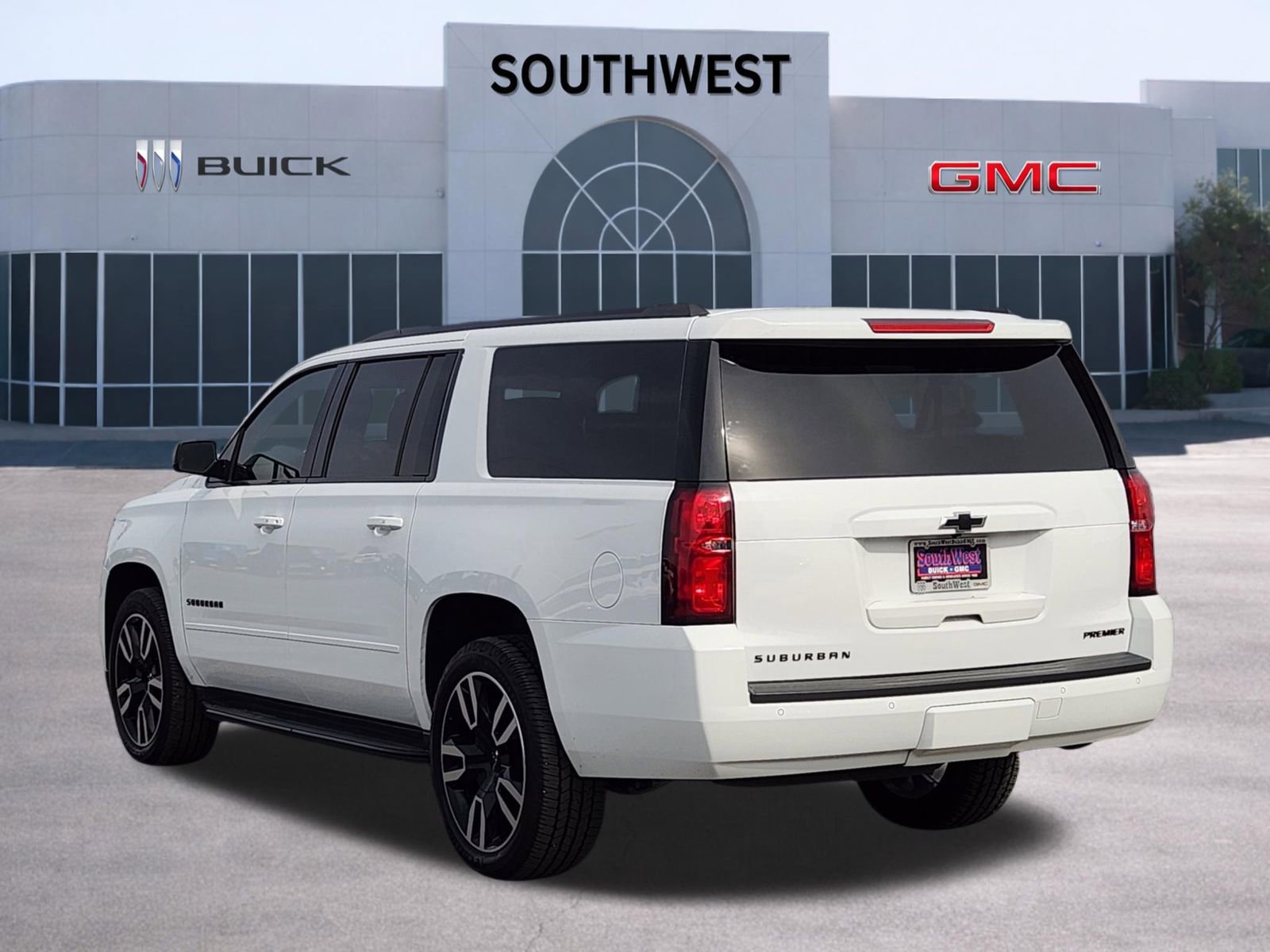Used 2019 Chevrolet Suburban Premier image 4